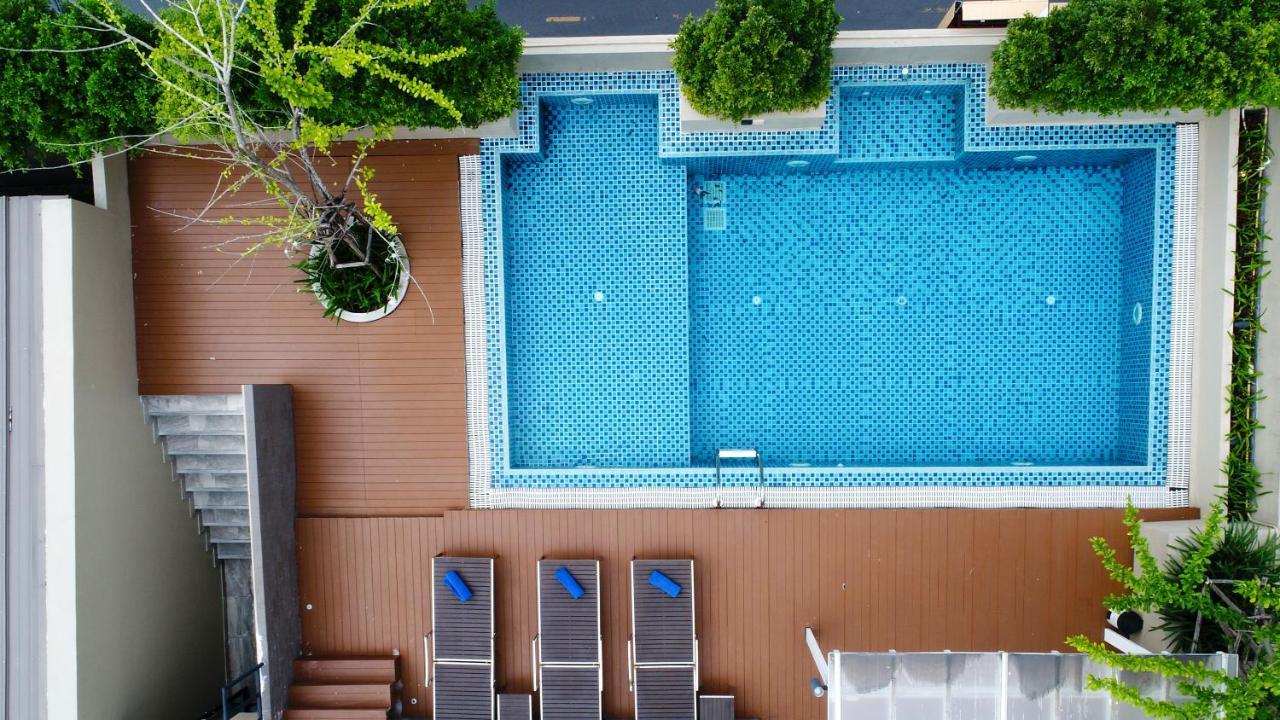 Khách sạn hẻo lánh Ramada By Wyndham Ekamai Residences