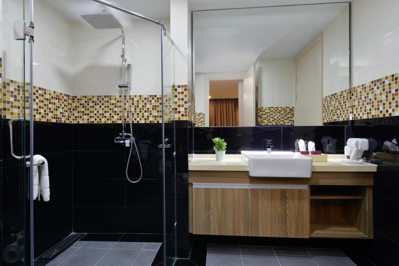 Khách sạn hẻo lánh Ramada By Wyndham Ekamai Residences