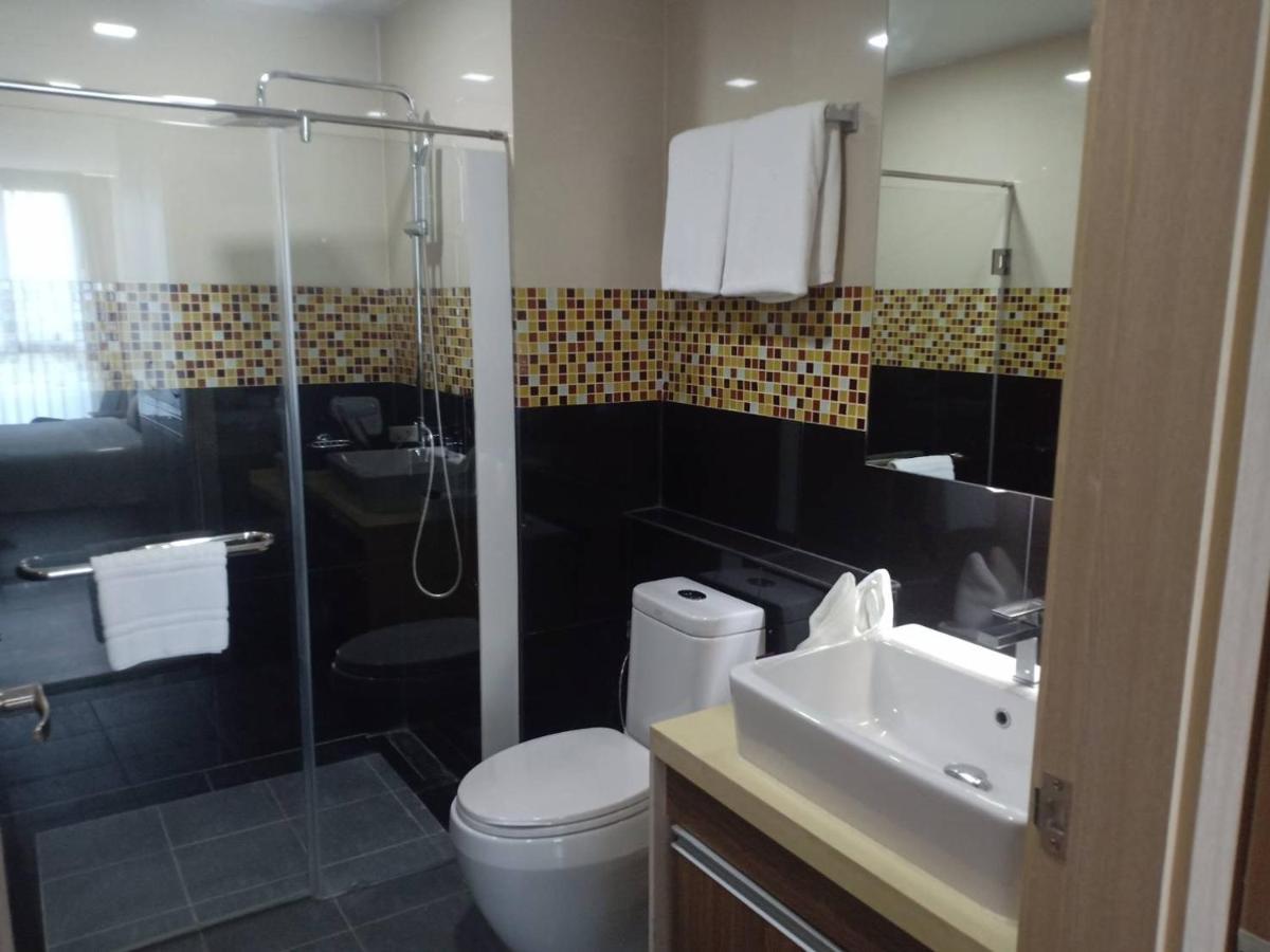 Ramada By Wyndham Ekamai Residences Khách sạn hẻo lánh