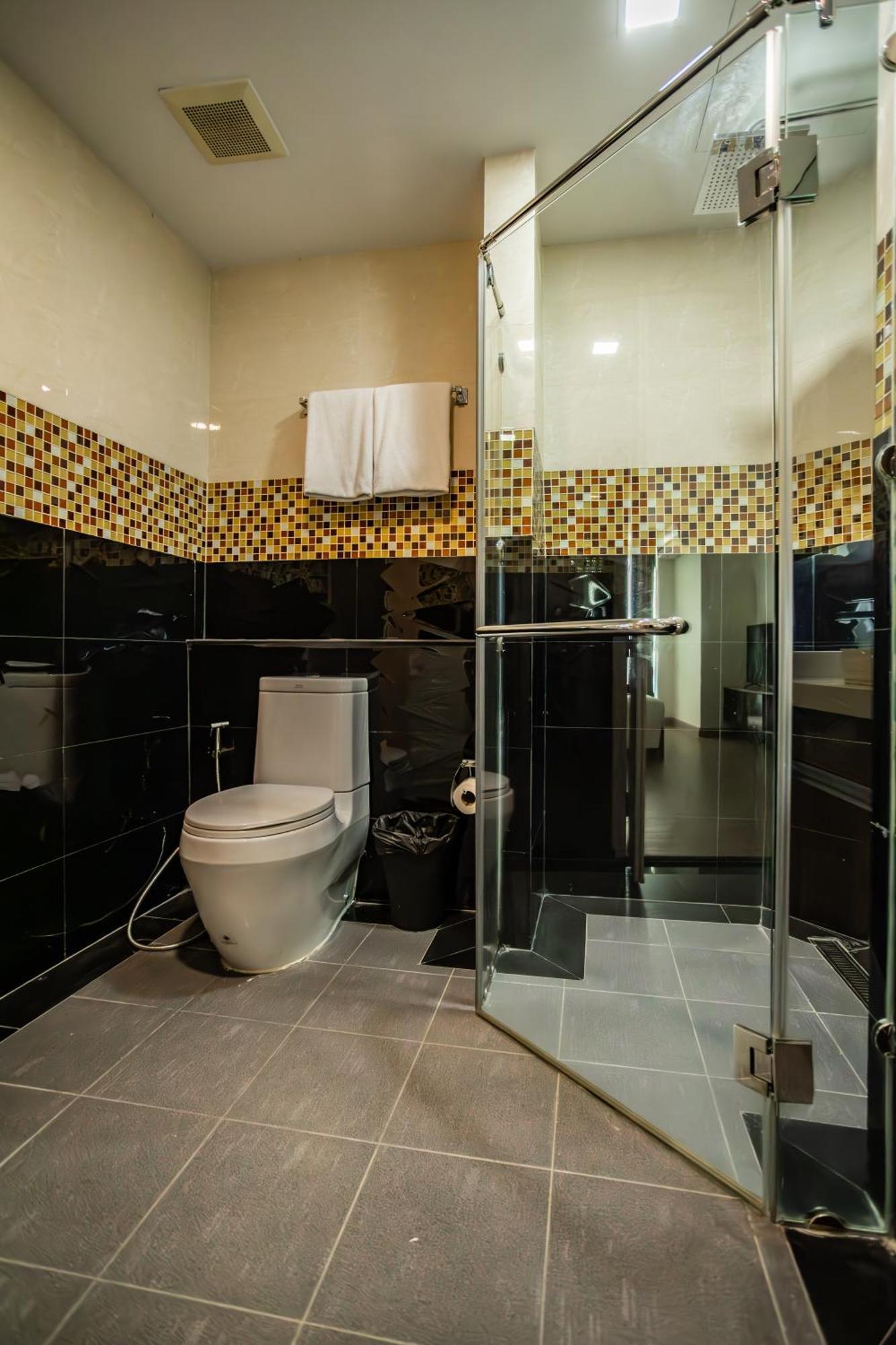 Ramada By Wyndham Ekamai Residences Khách sạn hẻo lánh Bangkok