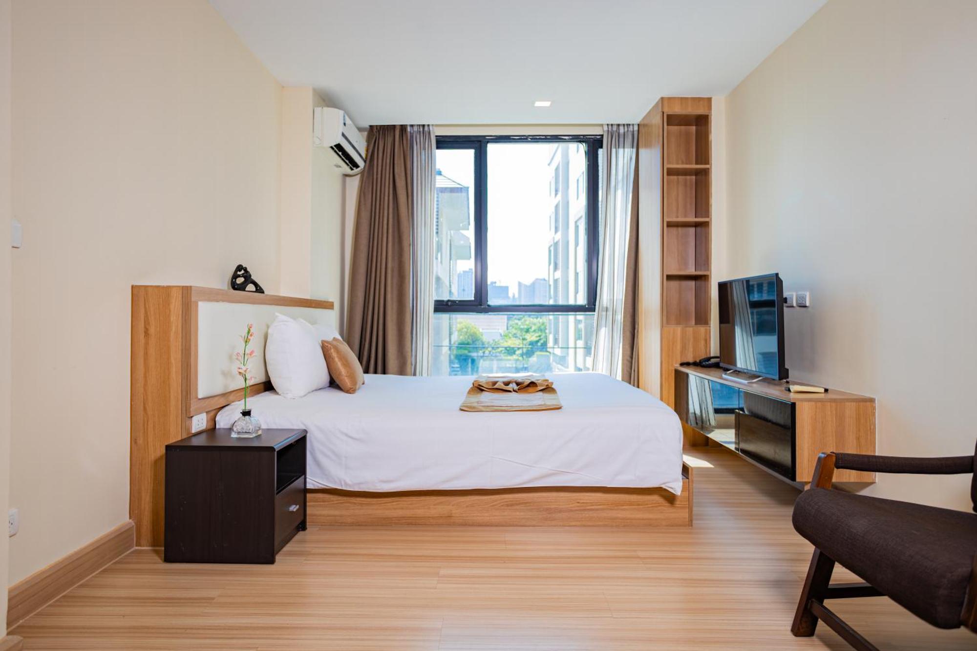 Khách sạn hẻo lánh Ramada By Wyndham Ekamai Residences *