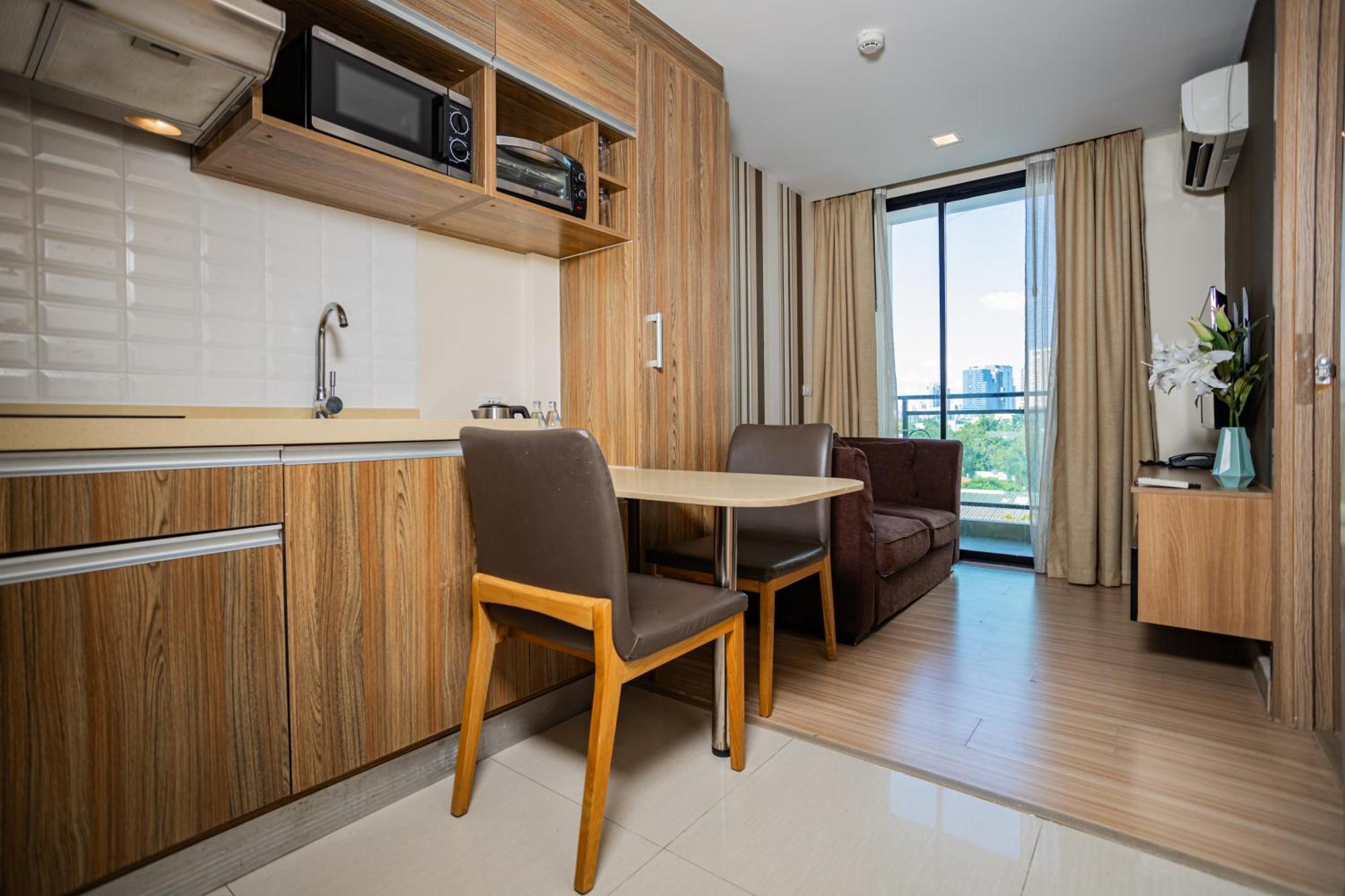Ramada By Wyndham Ekamai Residences Khách sạn hẻo lánh