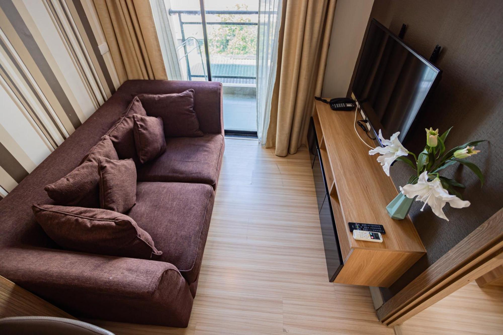 Khách sạn hẻo lánh Ramada By Wyndham Ekamai Residences Bangkok