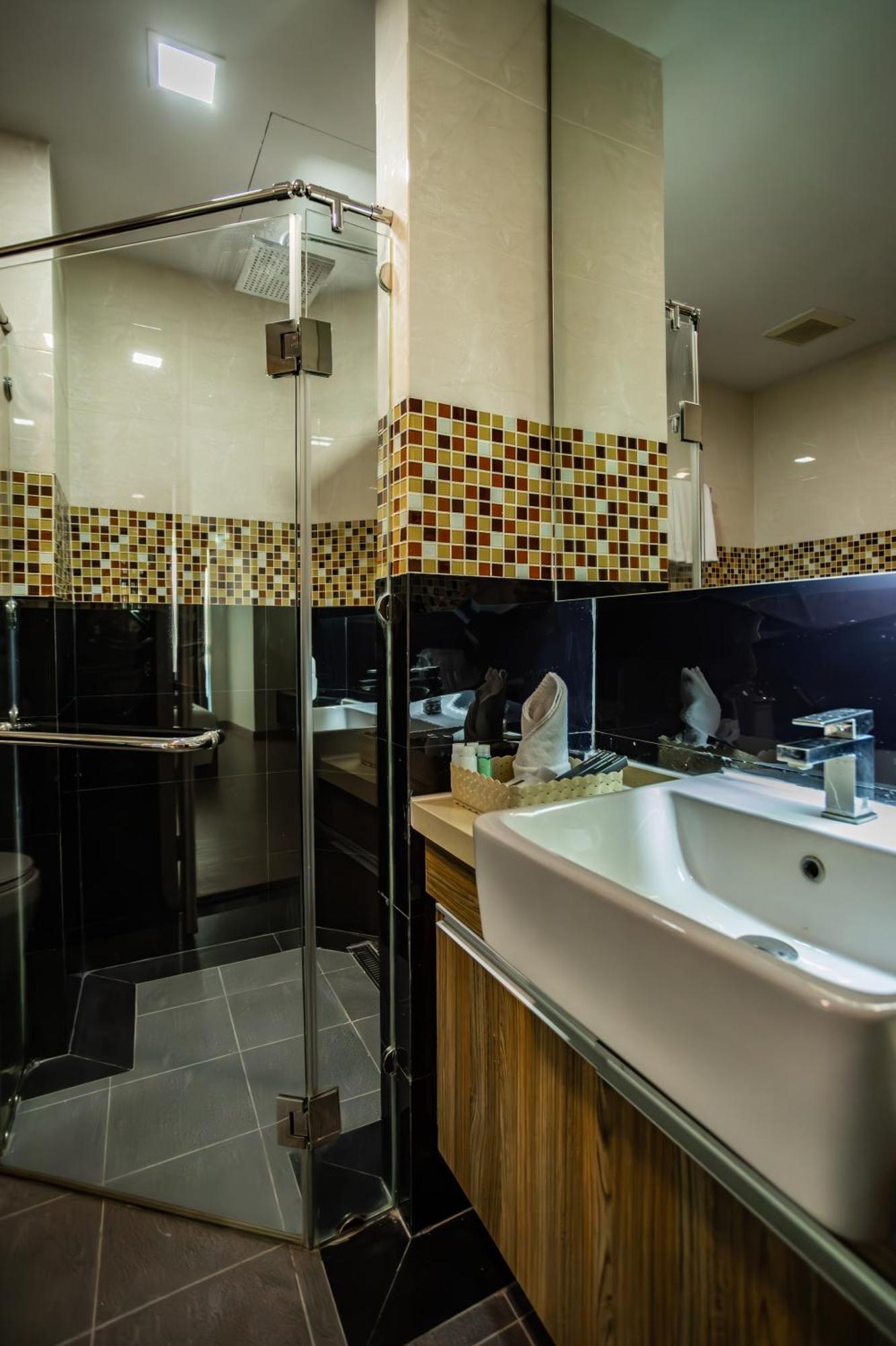 Ramada By Wyndham Ekamai Residences 3*